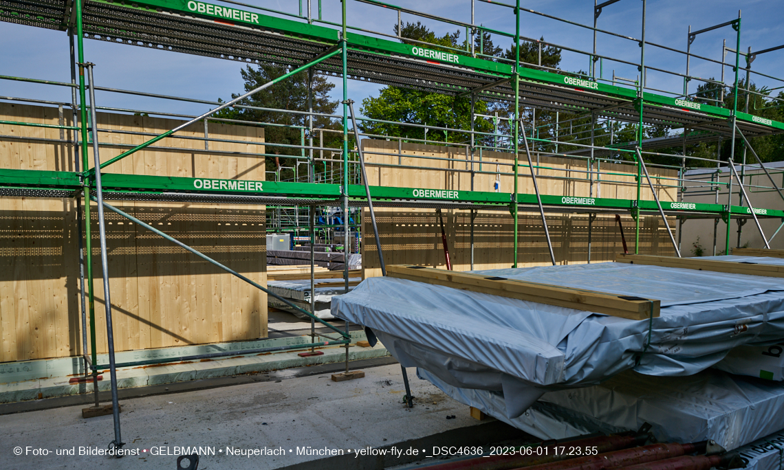 01.06.2023 - Neue Holzwände für das Haus für Kinder in Neuperlach in München